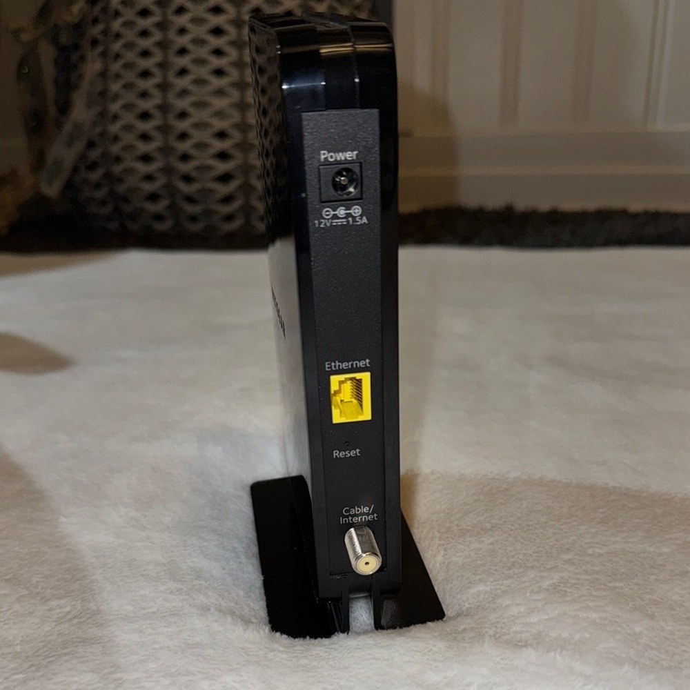 Netgear Black Wireless Router CM500 High Speed Cable Modem - Picture 5 of 10